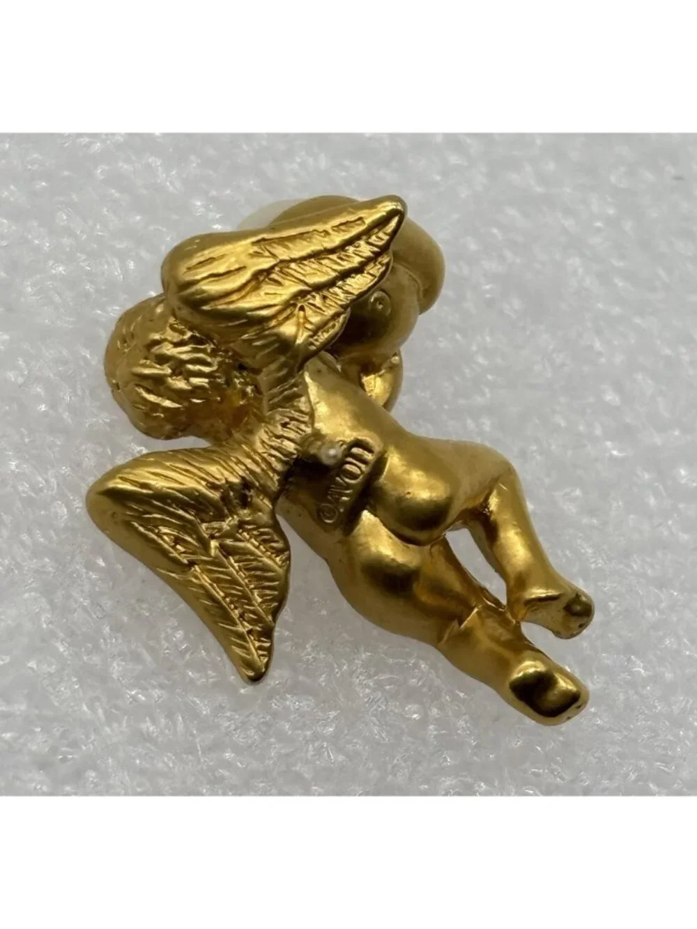 Vintage Avon Angel Cherub Holding Faux Pearl Lapel Pin Matte Gold Tone 3D Signed